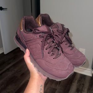 Women’s Burgundy/Gold NEW BALANCE 574